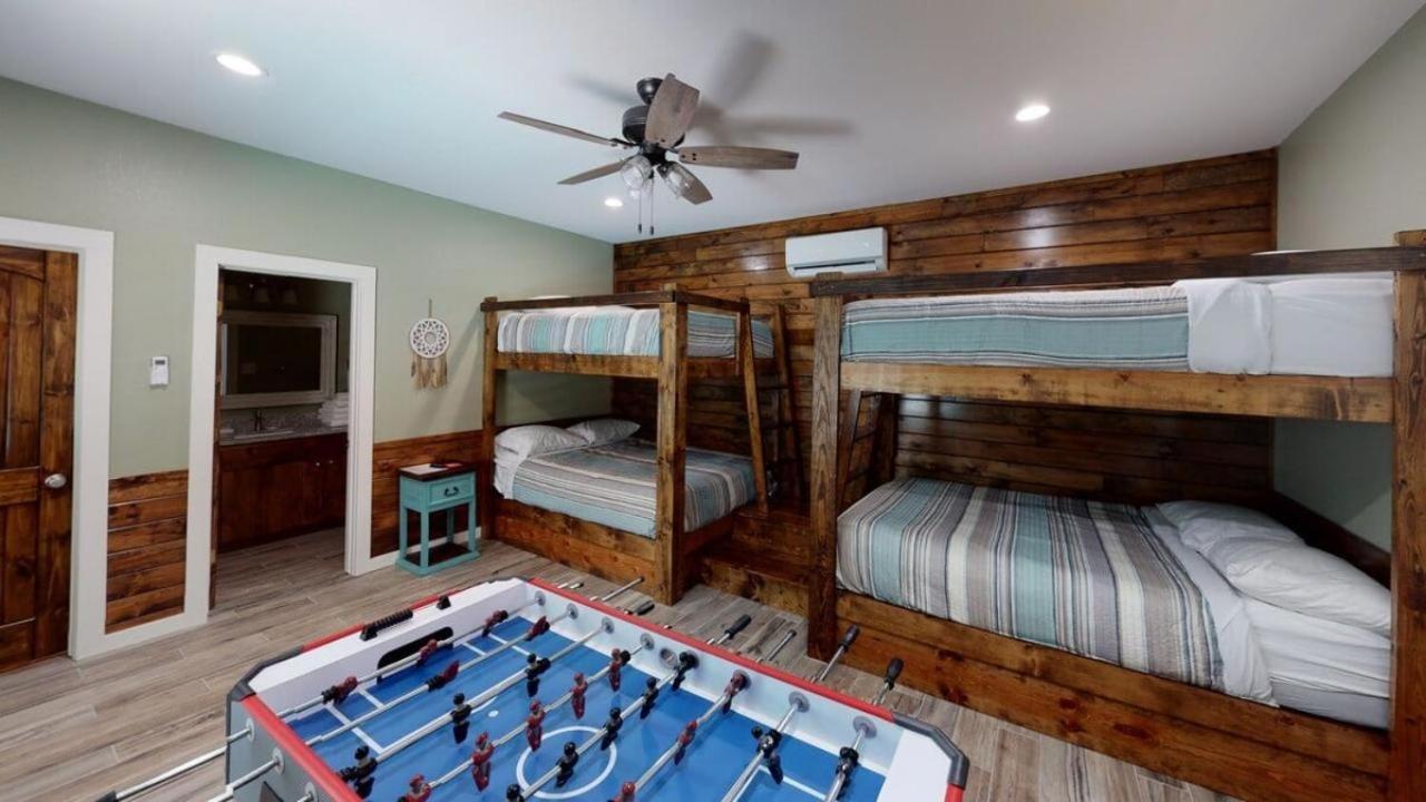 Heartstone Lodge Concan Extérieur photo
